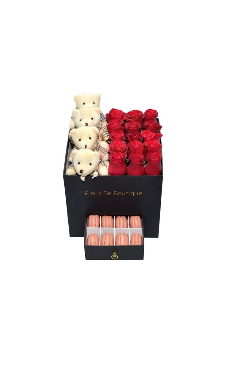 Siyah Kare Kutu Kırmızı Güller Makaron Ve Peluş Ayıcıklar