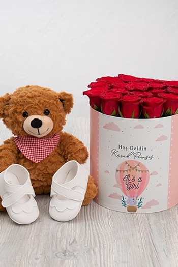 hediye çiçek kutuda çiçek makaronlu çiçek draje çikolata