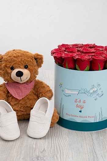 hediye çiçek kutuda çiçek makaronlu çiçek draje çikolata